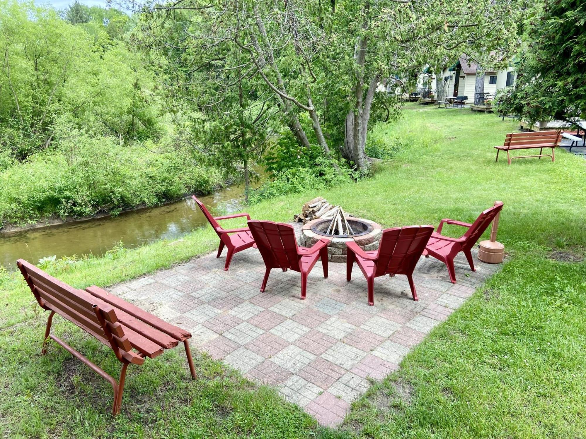 Betsie Riverside Resort Benzonia Dış mekan fotoğraf